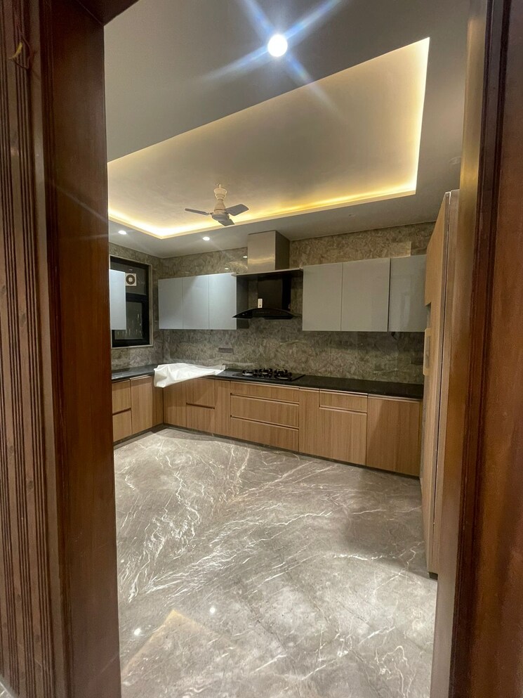 Kitchen, dlf-city-phase-iv 6+ Bedroom 270 Sq.Yd. Independent House In Dlf Phase iv Gurgaon 7868504