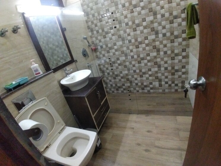 Bathroom, sector 11 dwarka 3 Bedroom 1600 Sq.Ft. Apartment In Sector 11 Dwarka Delhi 7868588