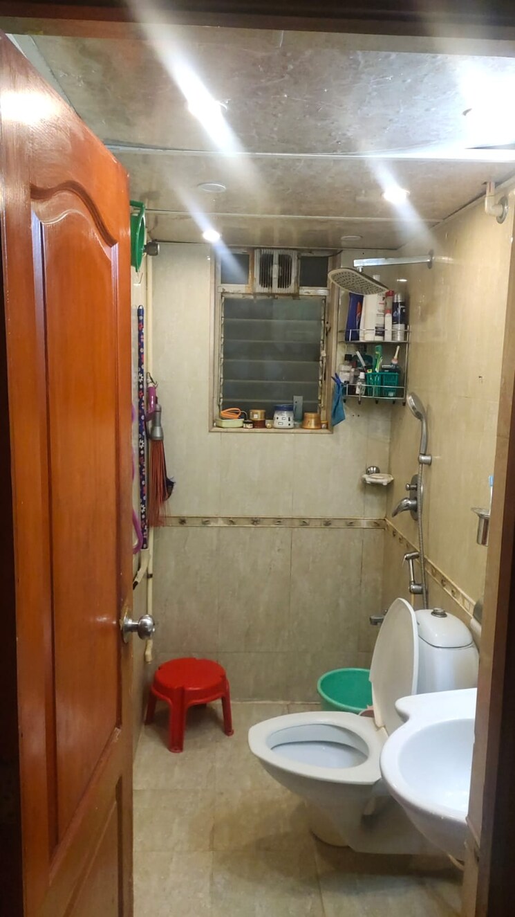 Bathroom, rizvi-silver-star 2 Bedroom 844 Sq.Ft. Apartment In Santacruz East Mumbai 7868651