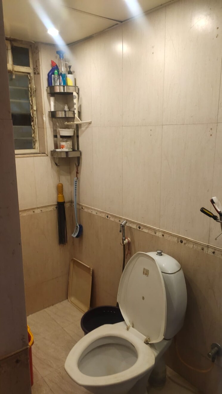 Bathroom, rizvi-silver-star 2 Bedroom 844 Sq.Ft. Apartment In Santacruz East Mumbai 7868651