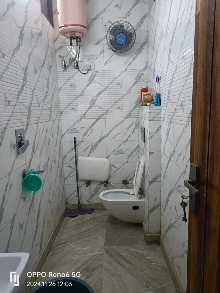 Bathroom, shastri nagar 3 Bedroom 720 Sq.Ft. Builder Floor In Shastri Nagar Delhi 7868675