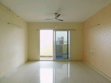 Room in 4 BHK Apartment at Saya Gold Avenue, Vaibhav Khand – for Sale