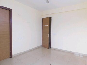 Room in 4 BHK Apartment at Saya Gold Avenue, Vaibhav Khand – for Sale