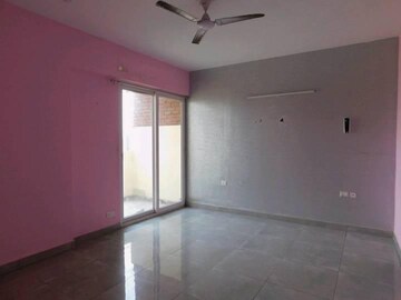 Room in 4 BHK Apartment at Saya Gold Avenue, Vaibhav Khand – for Sale