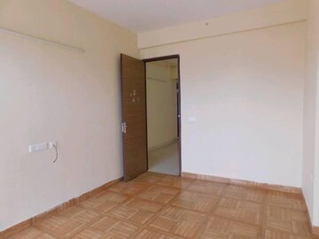 Room in 4 BHK Apartment at Saya Gold Avenue, Vaibhav Khand – for Sale