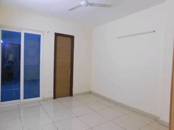 Room in 4 BHK Apartment at Saya Gold Avenue, Vaibhav Khand – for Sale