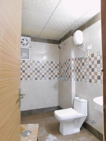 Bathroom in 4 BHK Apartment at Saya Gold Avenue, Vaibhav Khand – for Sale