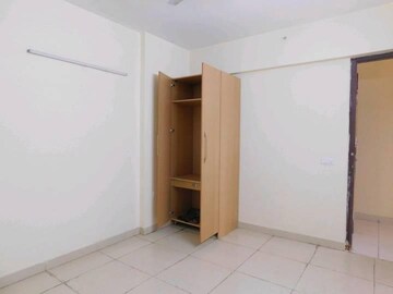 Room in 4 BHK Apartment at Saya Gold Avenue, Vaibhav Khand – for Sale