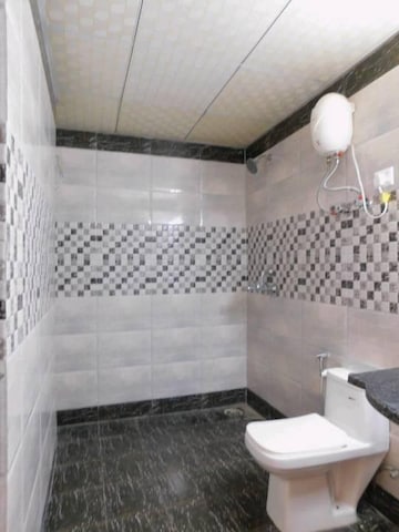 Master Bedroom in 4 BHK Apartment at Saya Gold Avenue, Vaibhav Khand – for Sale