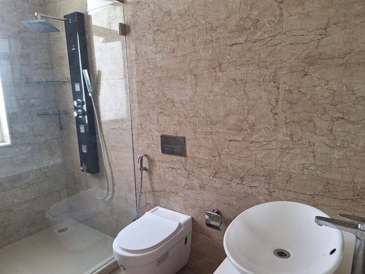 Bathroom, ashish-raj-mahal 5 Bedroom 6000 Sq.Ft. Apartment In Juhu Mumbai 7868713