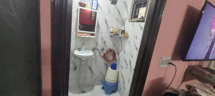 Bathroom, mayur vihar 1 1.5 Bedroom 450 Sq.Ft. Builder Floor In Mayur Vihar 1 Delhi 7868797