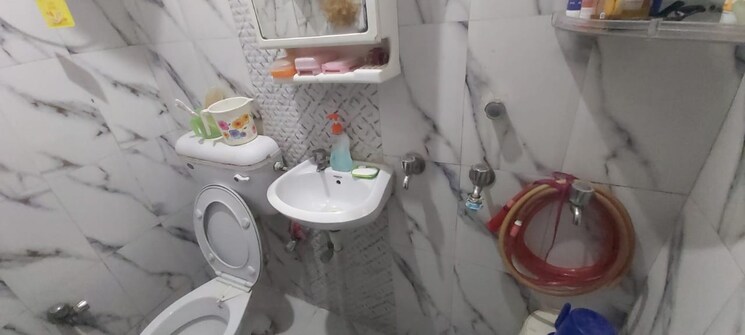 Bathroom, mayur vihar 1 1.5 Bedroom 450 Sq.Ft. Builder Floor In Mayur Vihar 1 Delhi 7868797
