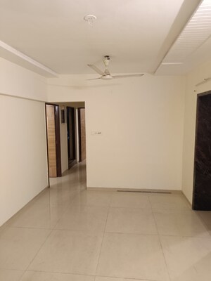 Room in 2.5 BHK Apartment at Rattan Icon, Seawoods Sector 50 – for Rent