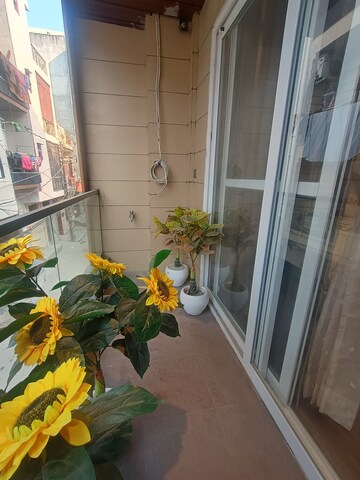Parking in 3 BHK Builder Floor at Uttam Nagar West – for Sale