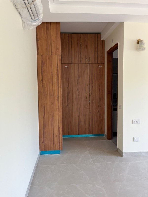 3 BHK + Servant Room Builder Floor For Sale in Sector 71