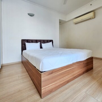 Bedroom in 3 BHK Apartment at DLF Park Place, Dlf Phase V – for Rent