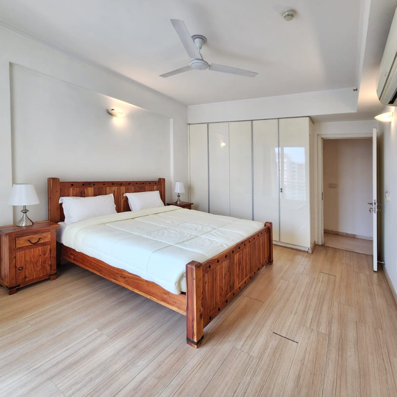 3 BHK + Servant Room Apartment For Rent in DLF Park Place