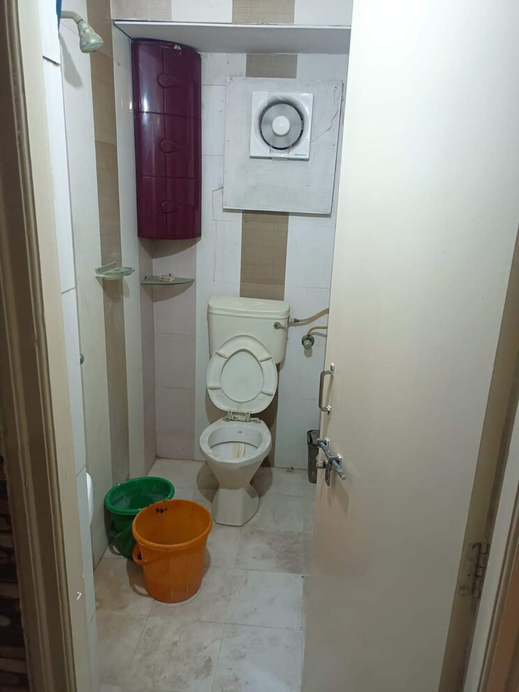 Bathroom, patparganj 3 Bedroom 1250 Sq.Ft. Apartment In Patparganj Delhi 7868949