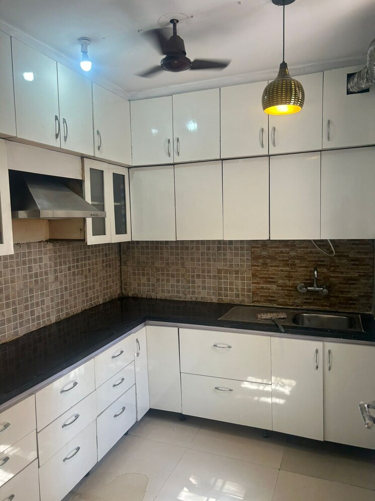 Kitchen, pioneer-park-phase-1 3 Bedroom 1950 Sq.Ft. Apartment In Sector 61 Gurgaon 7869062