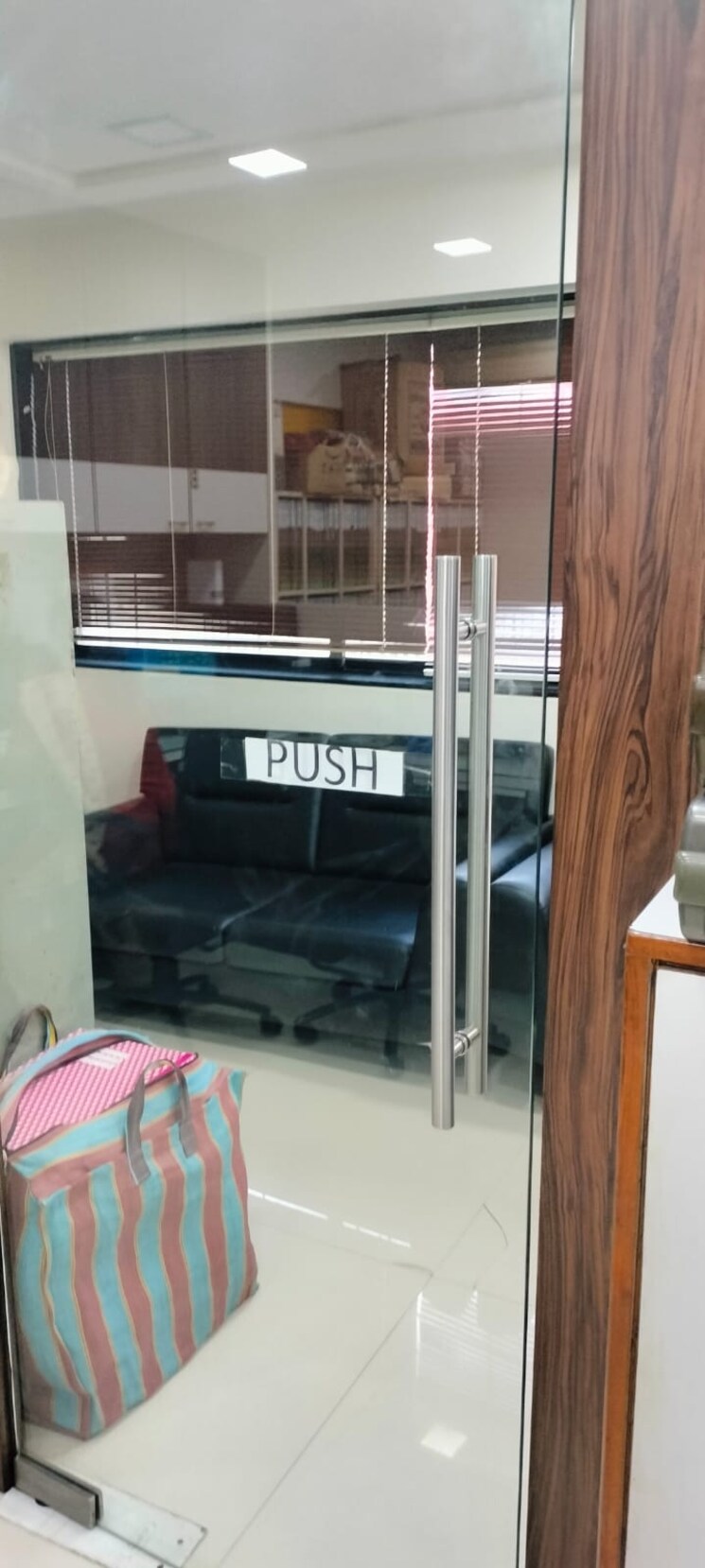  Parking, santacruz east Commercial Office Space 550 Sq.Ft. In Santacruz East Mumbai 7869181