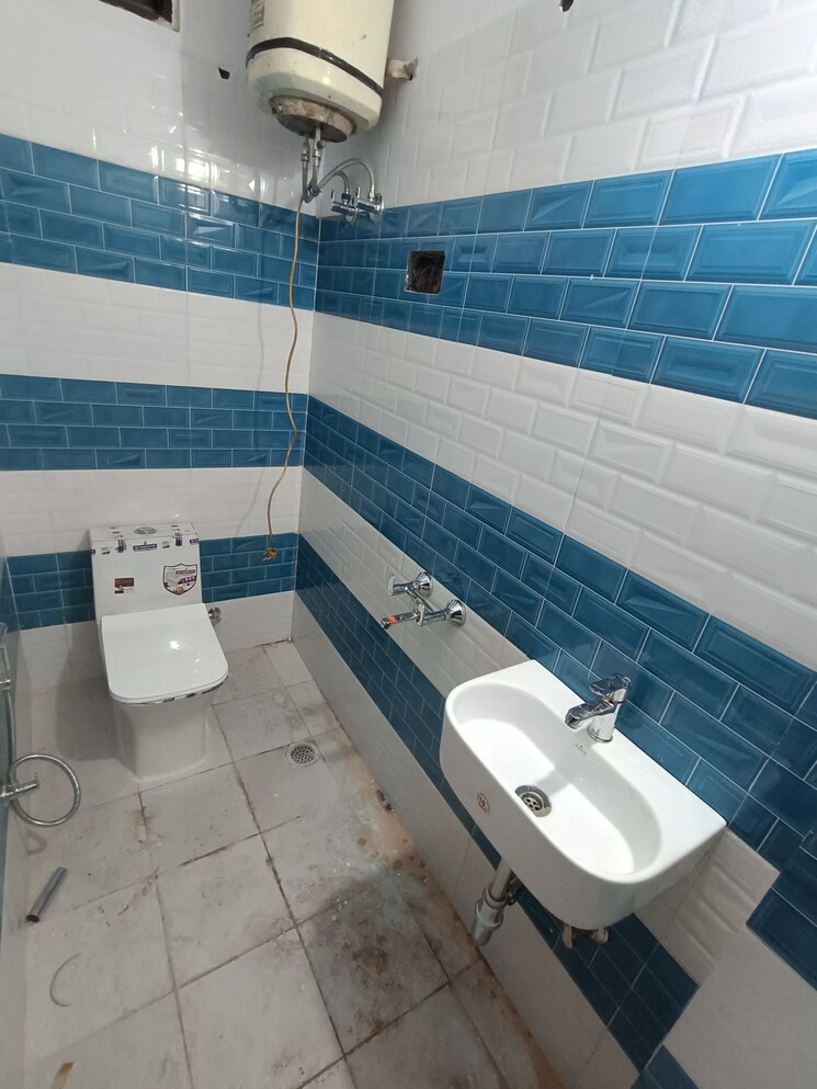 Bathroom, malviya nagar 1 Bedroom 500 Sq.Ft. Builder Floor In Malviya Nagar Delhi 7869317