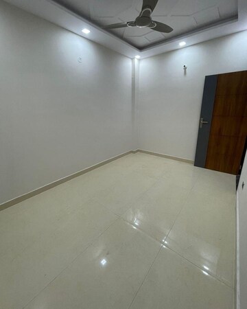 Room in 2 BHK Builder Floor at Shastri Nagar – for Rent