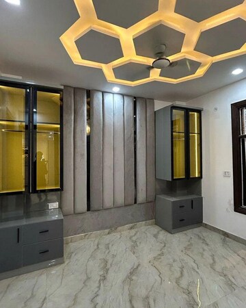 Living Room in 2.5 BHK Builder Floor at Shastri Nagar – for Sale