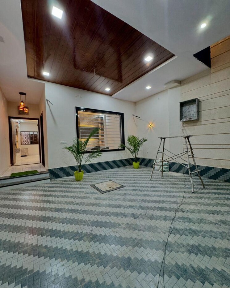 Gym, shastri nagar 3.5 Bedroom 900 Sq.Ft. Builder Floor In Shastri Nagar Delhi 7869452