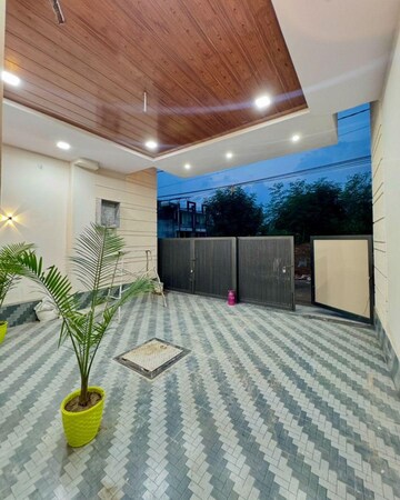 Bedroom in 3.5 BHK Builder Floor at Shastri Nagar – for Sale