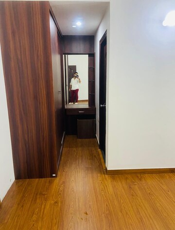 Room in 3 BHK Apartment at Chinhat – for Sale