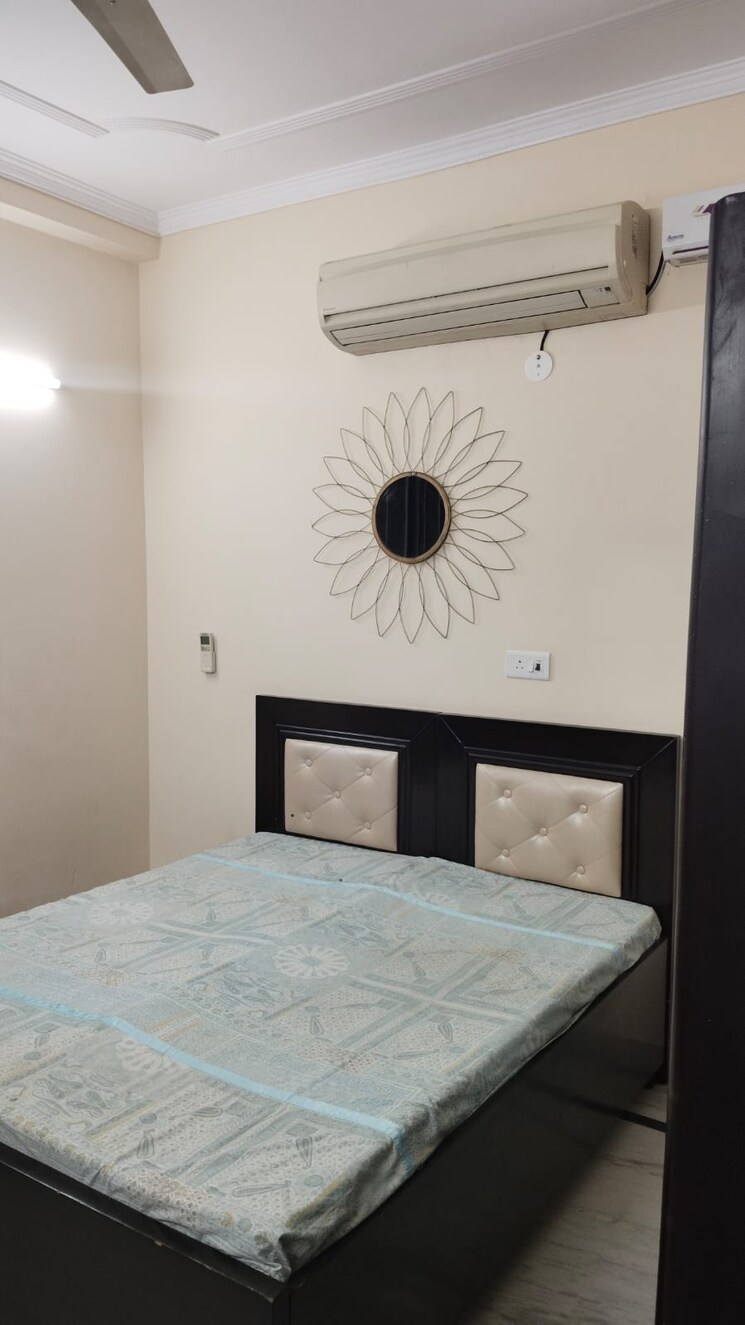 Room, sector 22 2 Bedroom 166 Sq.Yd. Builder Floor In Sector 22 Gurgaon 7869781