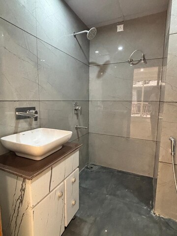 Kitchen in 3 BHK Builder Floor at Sector 40 – for Sale