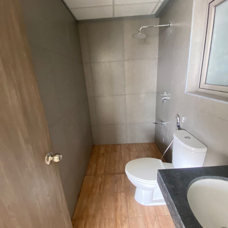 Bathroom, kalpataru-paramount 2 Bedroom 711 Sq.Ft. Apartment In Majiwada Thane 7869824