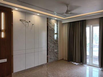 Room in 4 BHK Apartment at Vatika City, Sector 49 – for Sale