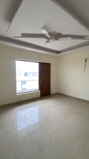 Room in 2.5 BHK Apartment at Sadbhawna Apartment, Sector 46 – for Rent