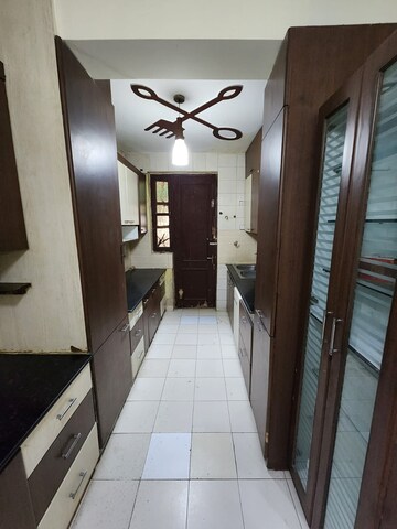 Building Lobby in 3 BHK Builder Floor at Sector 51 – for Rent