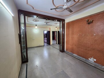 Room in 3 BHK Builder Floor at Sector 51 – for Rent