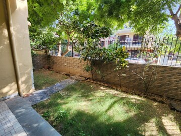 3 BHK Builder Floor – Garden View at Sector 51 - for Rent