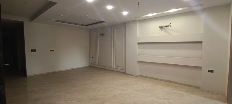 Room, sector 85 4 Bedroom 303 Sq.Yd. Builder Floor In Sector 85 Faridabad 7870563