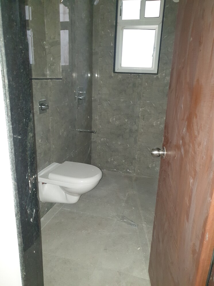 Bathroom, vtp-leonara 2 Bedroom 806 Sq.Ft. Apartment In Mahalunge Pune 7870566