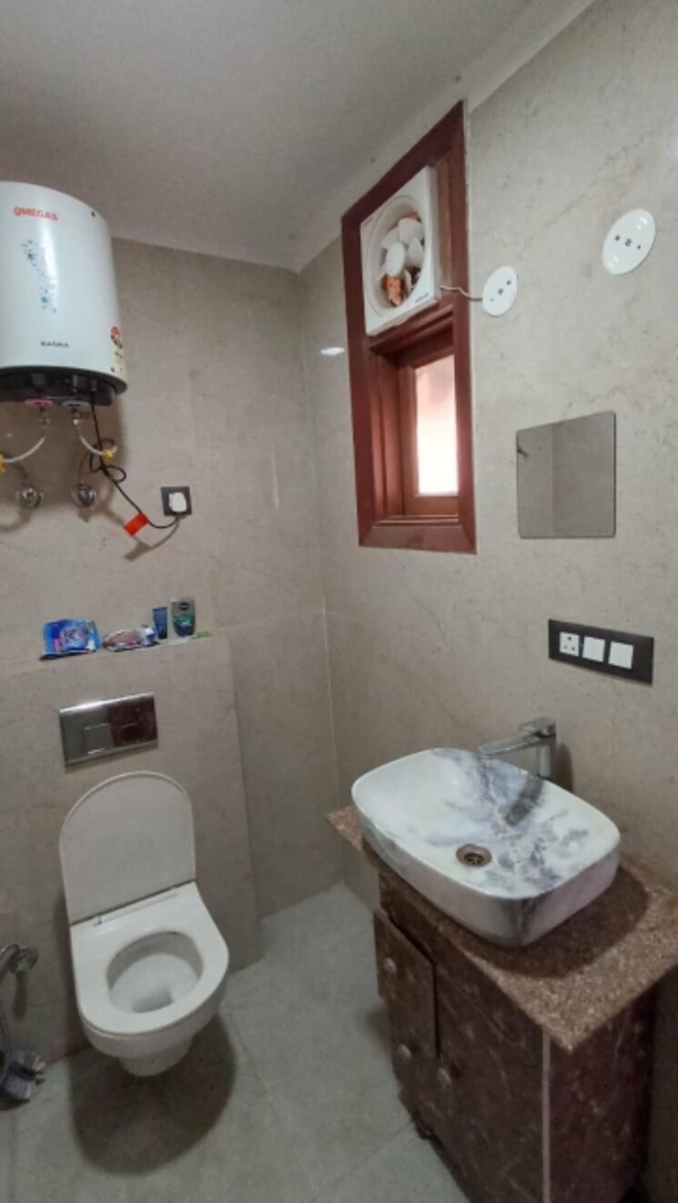 Bathroom, saket 3 Bedroom 1500 Sq.Ft. Builder Floor In Saket Delhi 7870595