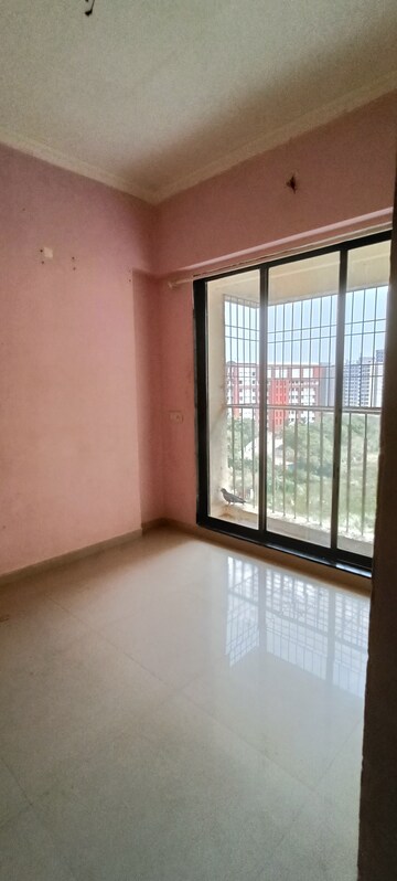 Room in 1 BHK Apartment at KM Narmada Mohan, Naigaon East – for Rent