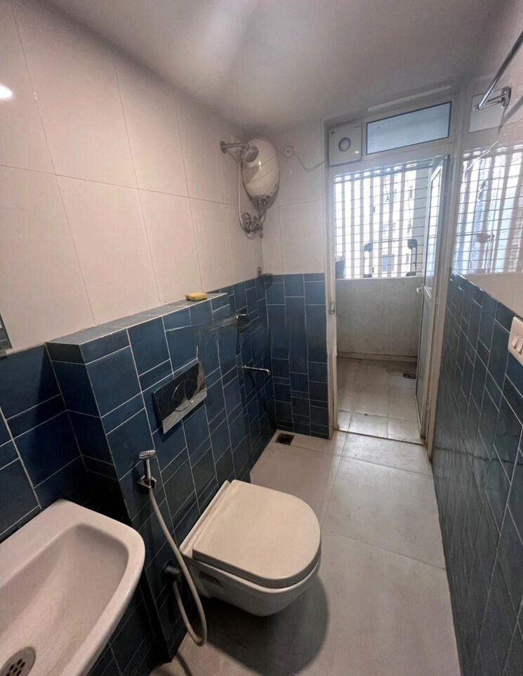 Bathroom, lodha-amara 2 Bedroom 900 Sq.Ft. Apartment In Kolshet Road Thane 7870675