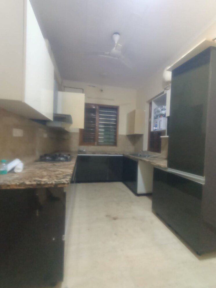 Kitchen, dlf-the-belaire 4 Bedroom 3000 Sq.Ft. Apartment In Sector 54 Gurgaon 7871130