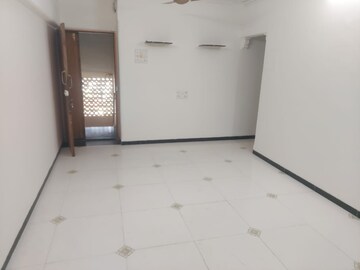 Living Room in 1.5 BHK Apartment at Andheri West – for Rent