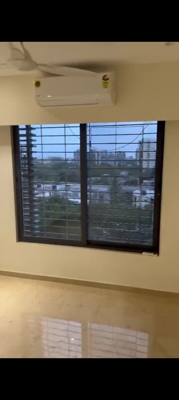 Room in 2 BHK Apartment at Platinum Prive, Andheri West – for Sale