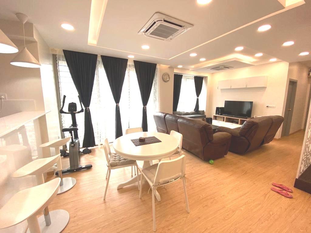 2.5 BHK Apartment For Sale in Oberoi Realty Splendor Grande