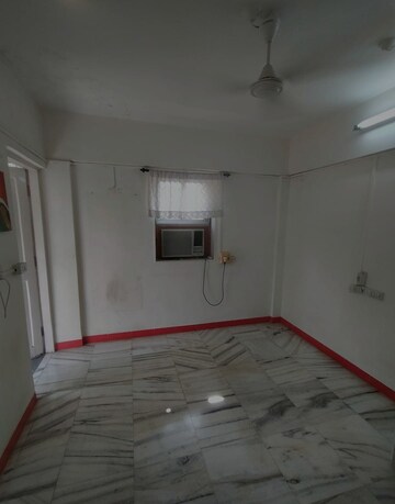 Bedroom in 2 BHK Apartment at Andheri West – for Rent