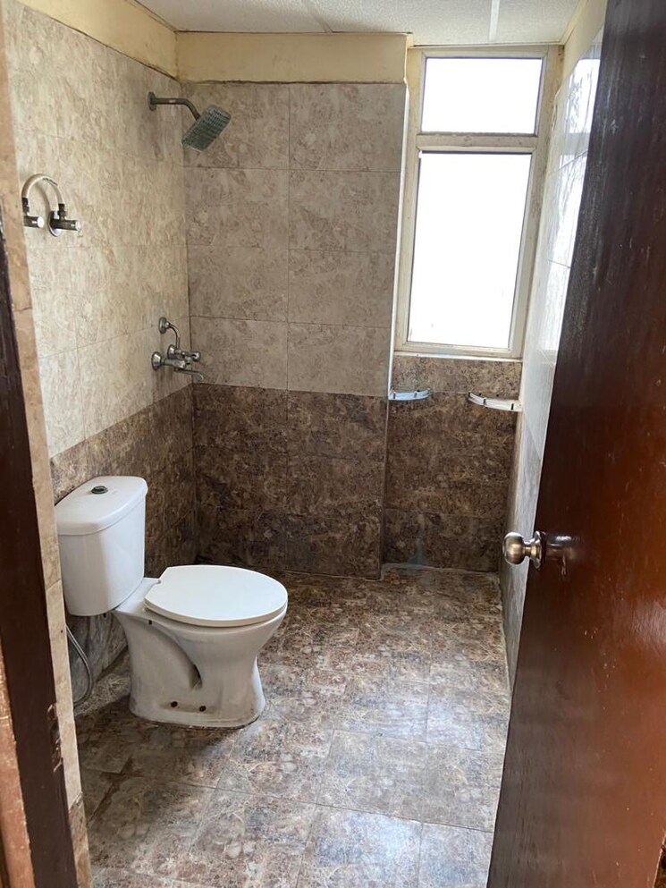 Bathroom, mahagun-mywoods-ii 2.5 Bedroom 1190 Sq.Ft. Apartment In Sector 16c Greater Noida Greater Noida 7871590