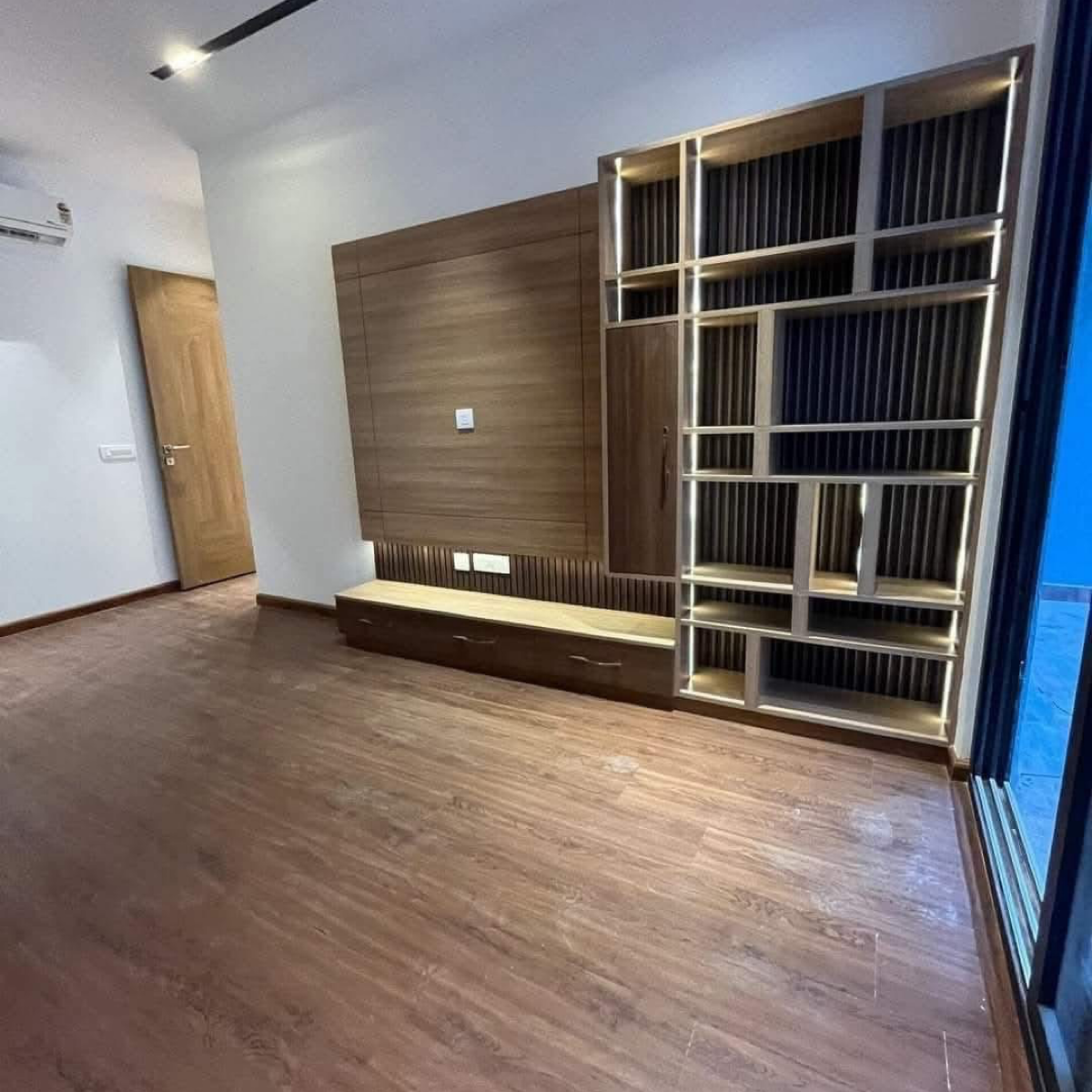 3 BHK + Servant Room,Extra Room Builder Floor For Sale in DLF Garden City Independent Floors
